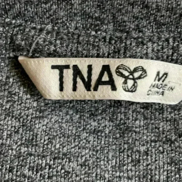 TNA Aritzia Cotton Blend Crop  Top in Size Medium - Picture 3 of 4